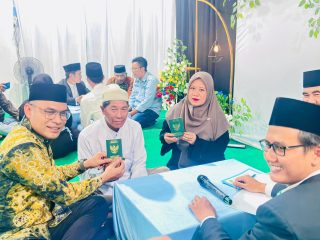 Puluhan Pasangan Ikuti Kegiatan Nikah Massal Yang di Gelar Pemda Kotabaru