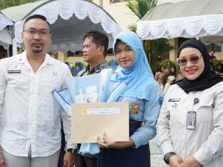 "Pemkab Kotabaru Apresiasi Kelulusan Siswa SMPN 1 Kotabaru, Dorong Generasi Muda Raih Prestasi"