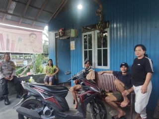 Bhabinkamtibmas Polsek Pahandut Mediasi Pertikaian Rumah Tangga Dengan Humanis